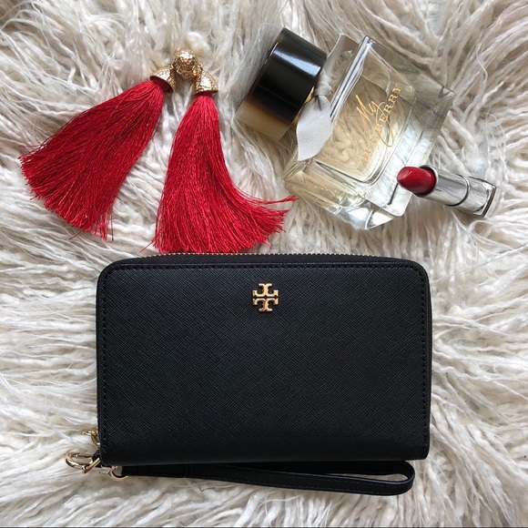 Tory Burch Handbags - Tory Burch Robinson Zip Around Smartphone Wristlet